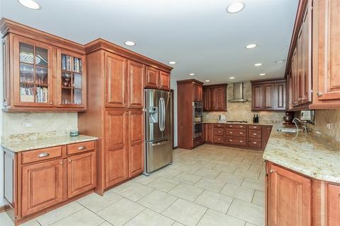 445 E Walnut St, Roselle, IL 60172 photo 4