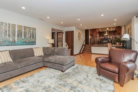 445 E Walnut St, Roselle, IL 60172 photo 8