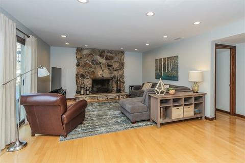 445 E Walnut St, Roselle, IL 60172 photo 7