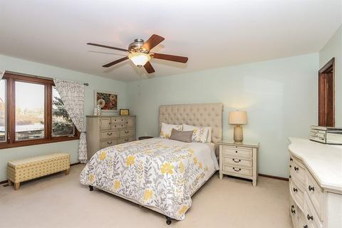 445 E Walnut St, Roselle, IL 60172 photo 11