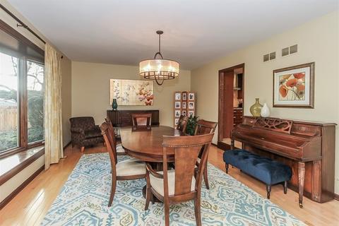 445 E Walnut St, Roselle, IL 60172 photo 3