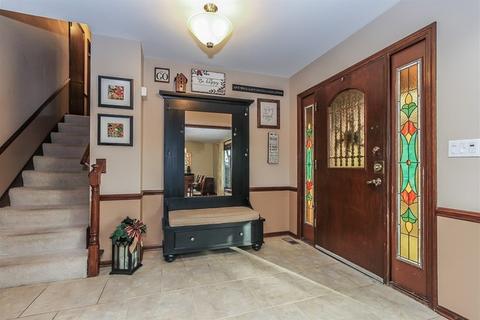 445 E Walnut St, Roselle, IL 60172 photo 2
