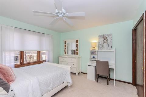 445 E Walnut St, Roselle, IL 60172 photo 13