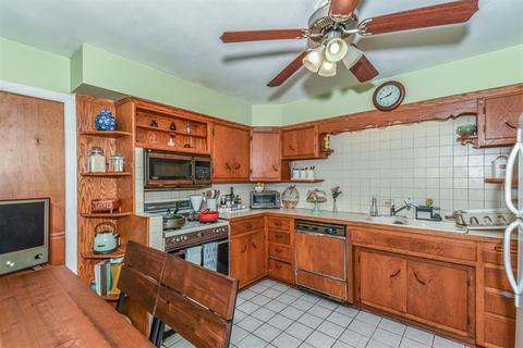 9035 Delphia Ave, Des Plaines, IL 60016 photo 3