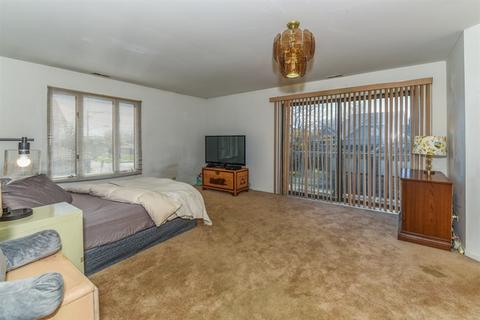 9035 Delphia Ave, Des Plaines, IL 60016 photo 9
