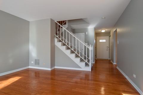 1080 Heathrow Ct, Wheaton, IL 60189 photo 3