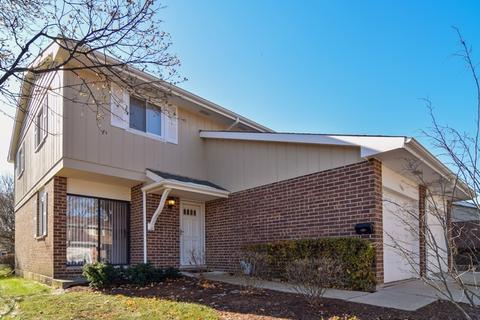 1080 Heathrow Ct, Wheaton, IL 60189 photo 1