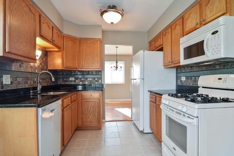 1080 Heathrow Ct, Wheaton, IL 60189 photo 5