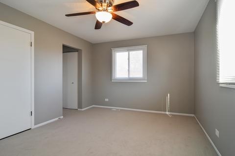 1080 Heathrow Ct, Wheaton, IL 60189 photo 8