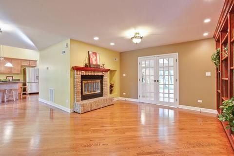 1010 E Thomas Rd, Wheaton, IL 60187 photo 7