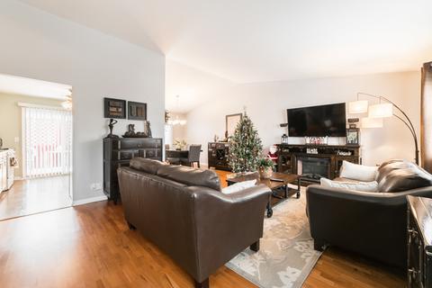 4412 Westbridge Ct, Hoffman Estates, IL 60192 photo 2