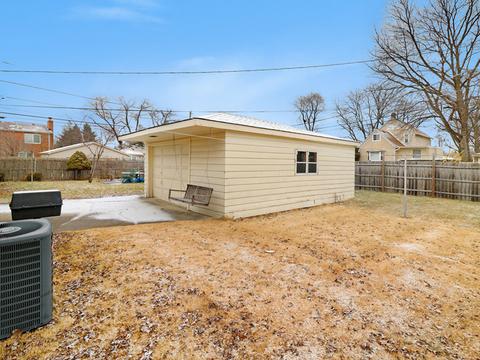 1933 Ash St, Des Plaines, IL 60018 photo 9
