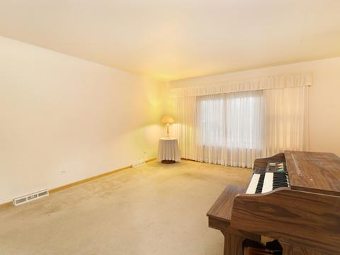 1933 Ash St, Des Plaines, IL 60018 photo 17