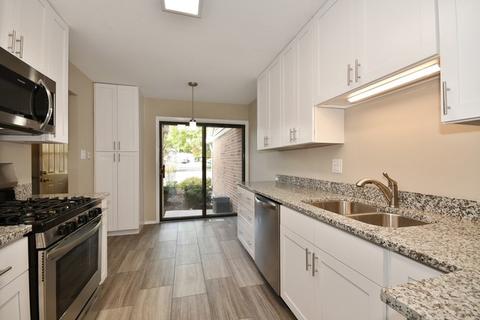 1645 Leytonstone Dr, Wheaton, IL 60189 photo 4