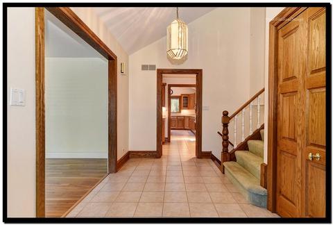 8206 Kathryn Ct, Burr Ridge, IL 60527 photo 2