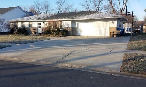 303 Illini Dr, Minooka, IL 60447 photo 1