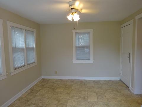 342 N Jackson St, Elgin, IL 60123 photo 2