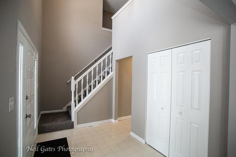 204 Windsor Dr, Bartlett, IL 60103 photo 2