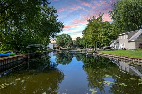 1113 May Ave, Mchenry, IL 60051 photo 2