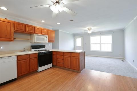 2218 Manor Ln, Mchenry, IL 60051 photo 3