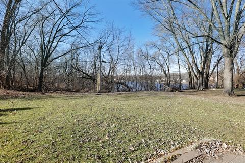 2218 Manor Ln, Mchenry, IL 60051 photo 11