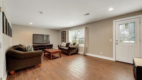 1518 E Lowden Ln, Mount Prospect, IL 60056 photo 4