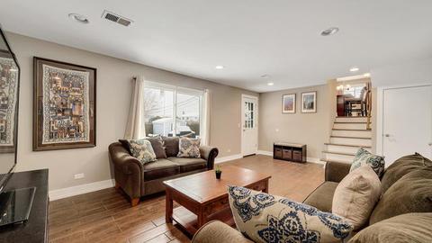 1518 E Lowden Ln, Mount Prospect, IL 60056 photo 2