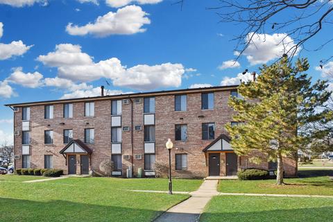 301 Gregory St #10, Aurora, IL 60504 photo 2