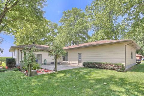 402 E Benham St, Tolono, IL 61880 photo 6