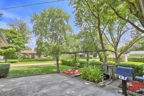 402 E Benham St, Tolono, IL 61880 photo 8