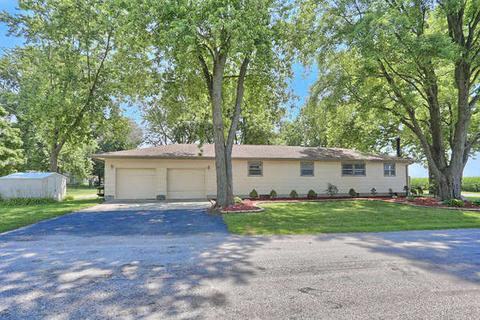 402 E Benham St, Tolono, IL 61880 photo 3