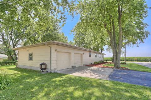 402 E Benham St, Tolono, IL 61880 photo 4