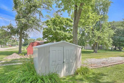 402 E Benham St, Tolono, IL 61880 photo 5