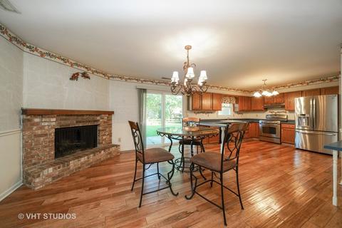 1061 Emerald Dr, Aurora, IL 60506 photo 3