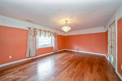 1061 Emerald Dr, Aurora, IL 60506 photo 4
