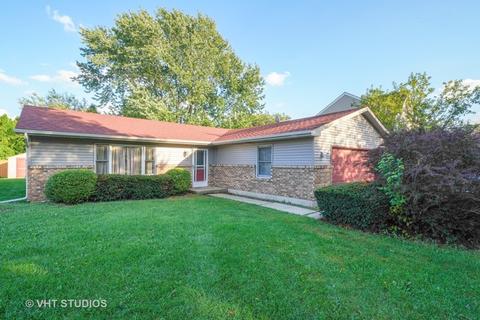 1061 Emerald Dr, Aurora, IL 60506 photo 1
