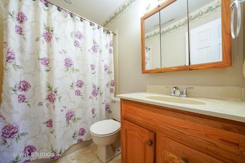1061 Emerald Dr, Aurora, IL 60506 photo 6