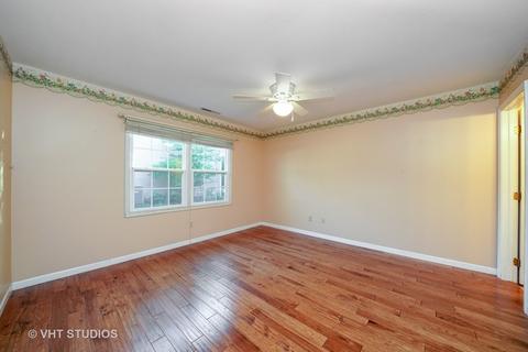 1061 Emerald Dr, Aurora, IL 60506 photo 5