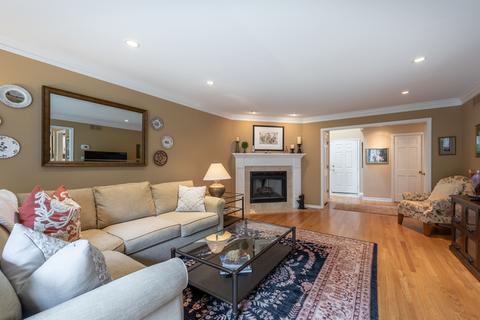 2121 Hallmark Ct, Wheaton, IL 60187 photo 5
