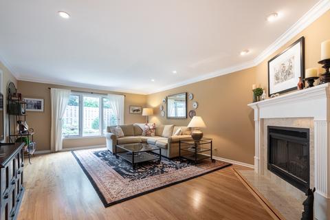 2121 Hallmark Ct, Wheaton, IL 60187 photo 3