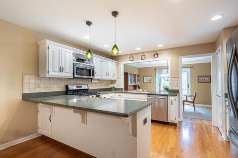 2121 Hallmark Ct, Wheaton, IL 60187 photo 8