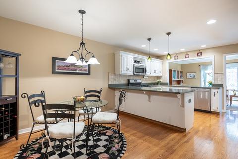 2121 Hallmark Ct, Wheaton, IL 60187 photo 12