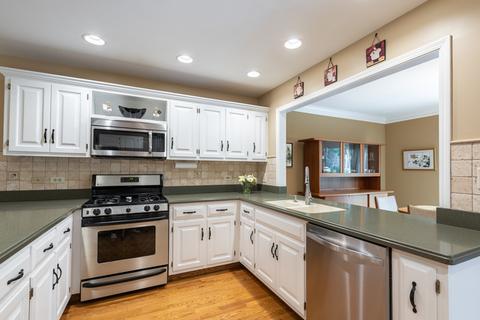 2121 Hallmark Ct, Wheaton, IL 60187 photo 11