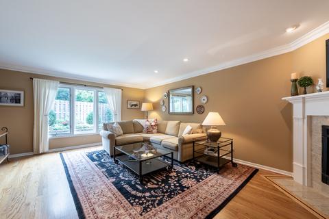 2121 Hallmark Ct, Wheaton, IL 60187 photo 4