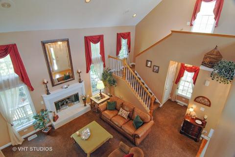 2300 Brookside Ct, Aurora, IL 60502 photo 4