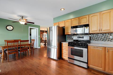 670 Frederick Ln, Hoffman Estates, IL 60169 photo 10
