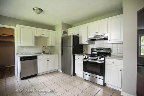 105 Circle Dr E, Montgomery, IL 60538 photo 6