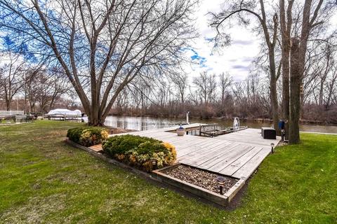 209 W Pleasant View Dr, Mchenry, IL 60050 photo 2