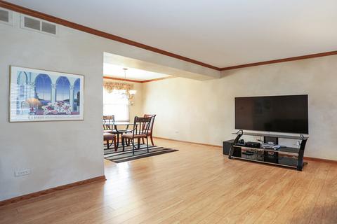 211 Mayer Ave, Wheeling, IL 60090 photo 2