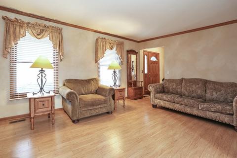 211 Mayer Ave, Wheeling, IL 60090 photo 4